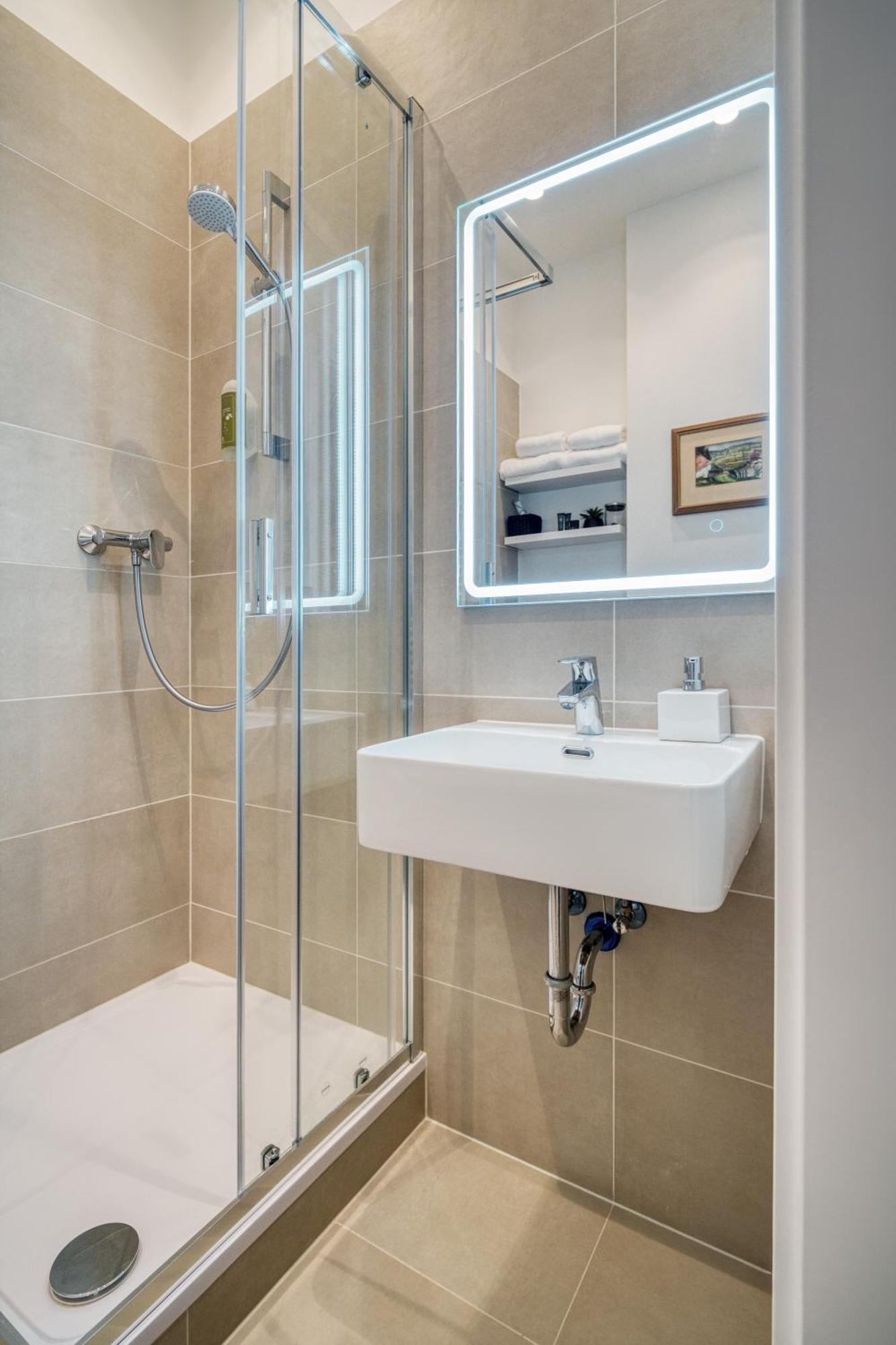 J3 Apartment